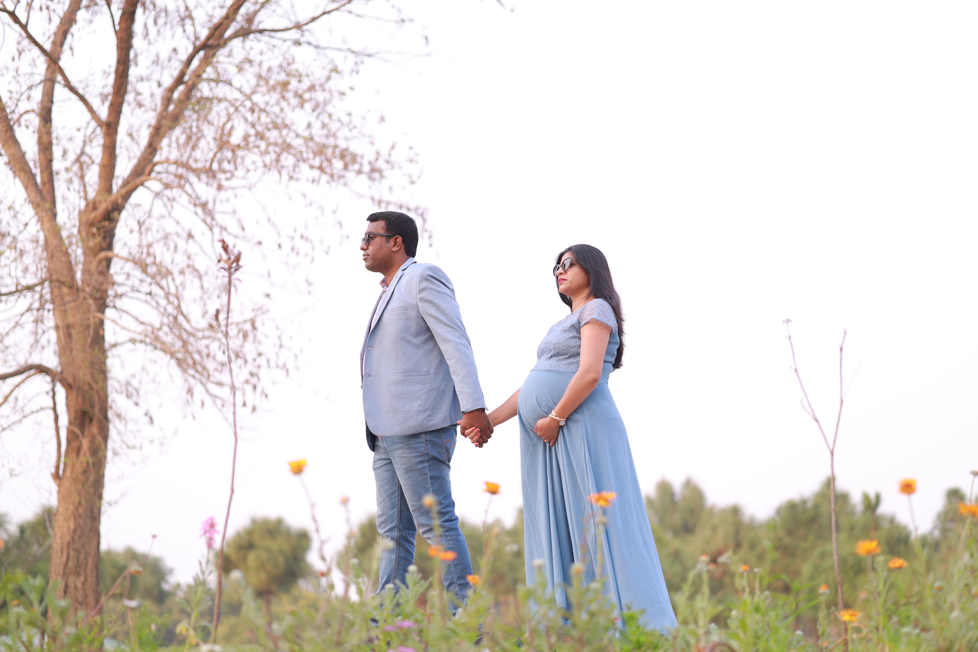 Maternity Photoshoot in Gorakhpur with Price – Dresses and Studio