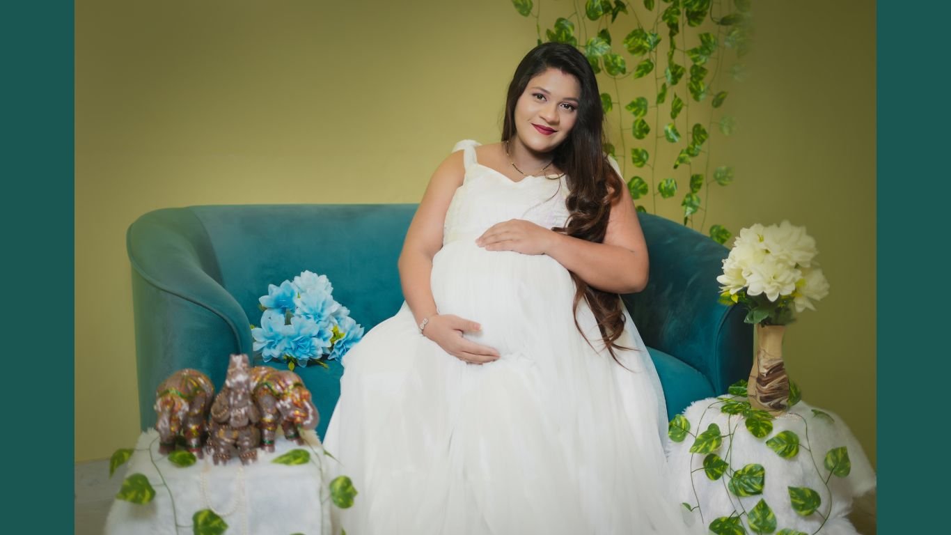 Maternity Shoot at Home in Gorakhpur – Comfort Meets Elegance with Dresse And Studio