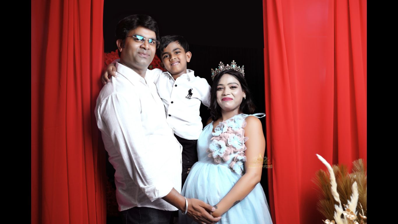 maternity shoot Gorakhpur with props