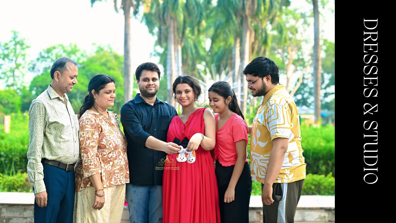 Maternity Shoot with Family in Gorakhpur – Capture the Love, Together